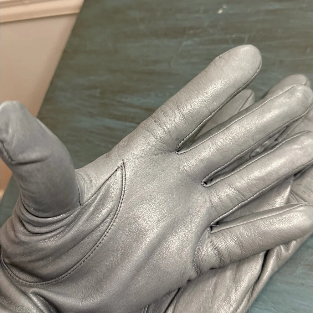 ARIS Grey soft leather gloves. Vintage Cashmere lining.  First small to medium